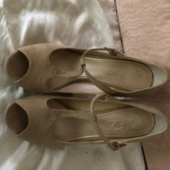 Marc Fisher Beige or Tan Suede Heels - Picture 12 of 12